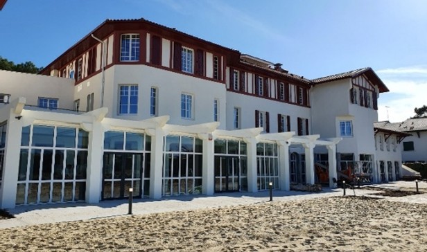 devanture hotel azureva